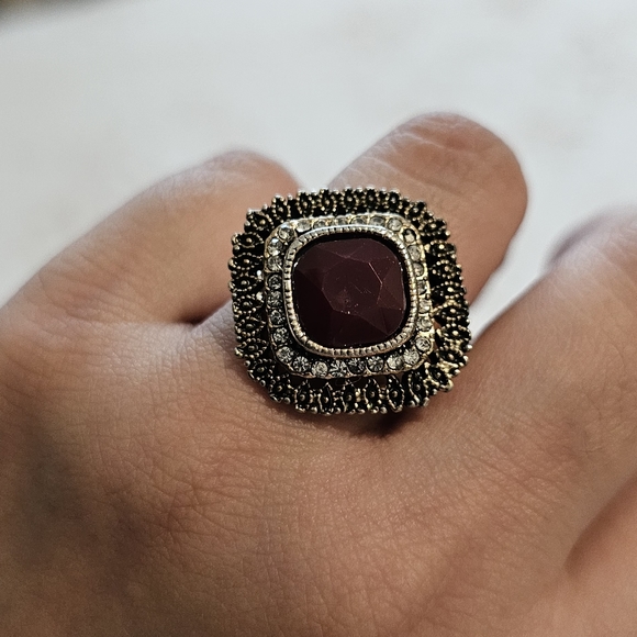 Ring - Picture 2 of 9